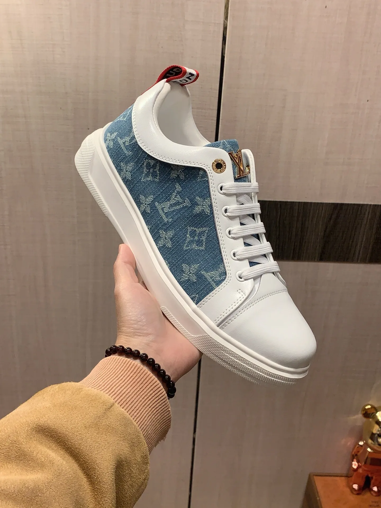 Men's Men's Shoes 💰420💰💰🎩🎩[Lightning][Lightning] "Lv*" The latest and most popular casual shoes, top brands [Seduce] Luxury ~ Purchasing Agency, Top ~ Quality. [Strong] The upper is made of imported breathable cowhide with material ➕ breathable sheepskin feet (•) and fine workmanship. The original stylish and stylish soft rubber wear-resistant and non-slip outsole is light and comfortable on the feet. The real thing looks better when photographed in person. 111: code: 38-44, 3️⃣ colors selected